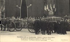 Vintage Postcard Funerailles of the Foch Marshal In front of Notre Dame the coffin of the Marshal is place on the mounting of the gun