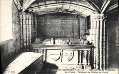 CPA Guerande Interieur de la Collegiale La crypte Tombeau de Tristan de Carne