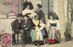 CPA Folklore Alsace Famille Alsacienne Costume National 