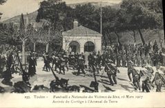 CPA Toulon Funerailles nationales des victimes du Iena Arrivee du cortege a l'arsenal de terre 