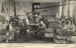 CPA Sante Militaria Bataille de la Marne St Dizier Une salle de blesses 