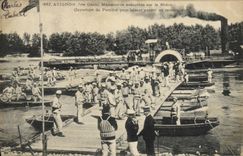 CPA Militaria Avignon 7eme genie Manoeuvres executees sur le Rhone Ouverture de portiere pour laisser passer un remorqueur