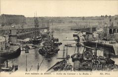 CPA Bateau Port militaire de Brest Sortie du cuirasse Le Hoche