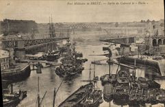 CPA Bateau Port militaire de Brest Sortie du cuirasse Le Hoche