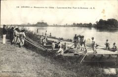 CPA Militaria Angers Manoeuvres du Genie Lancement d'un pont de bateaux 
