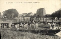 CPA Militaria Angers Construction d'un pont par le Genie pres d'Angers 