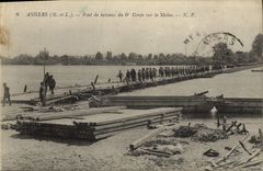 CPA Militaria Angers Pont de bateaux du 6eme Genie sur la Maine 
