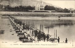 CPA Militaria Vienne Manoeuvres de pontage sur le Rhone Passage de Troupes d'infanterie 