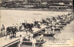 CPA Militaria Vienne Ecole de ponts par les regiments du Genie Passage du 19eme Dragons 