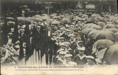 CPA Funerailles des victimes du Latouche Treville Le ministre Thomson et les autorites locales