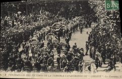 CPA Funerailles des victimes de la catastrophe du Liberte Les couronnes