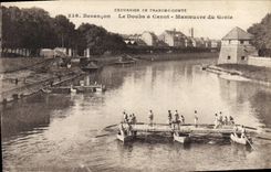 CPA Militaria Besancon Le Doubs a canot Manoeuvre du Genie 