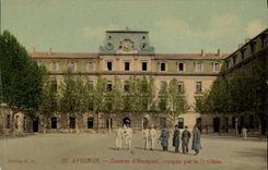 CPA Militaria Avignon Caserne d'Hautpoul occupee par le 7eme Genie