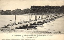 CPA Militaria Avignon Pont de bateaux sur le RHone par le 7eme Genie