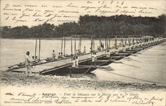 CPA Militaria Avignon Pont de bateaux sur le Rhone par le 7eme Genie