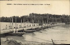 CPA Militaria Avignon Pont de bateaux construit sur le Rhone par le 7eme Genie La parade
