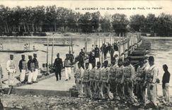 CPA Militaria Avignon 7eme Genie Manoeuvre de pont La parade