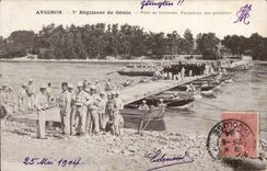 CPA Militaria Avignon 7eme regiment de genie Pont de traversee Fermeture des portieres