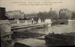 CPA Militaria Paris Inonde Janvier 1910 Les soldats du genie degageant le pont Sully