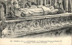 CPA Tours la cathedrale le tombeau des enfants de Charles VIII 