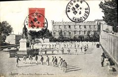 CPA Militaria Avignon La place du palais Exercice des recrues