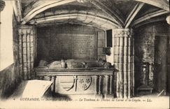 CPA Guerande Interieur de l'eglise Le tombeau de Tristan de Carne et la crypte