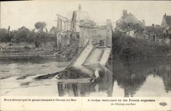 CPA Militaria Pont detruit par le genie francais a Choisy au Bac