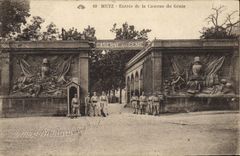 Vintage Postcard Militaria Metz Entered of the barracks of the Genius