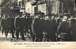 CPA Toulon Funerailles nationales des victimes du Iena Les survivants de la catastrophe 