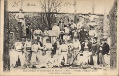 CPA Militaria Ecole Normale de Gymnastique de Joinville le Pont Groupe d'officiers Eleves a une seance d'anatomie 