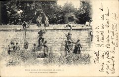 CPA Militaria Ecole Normale de Gymnastique de Joinville Escalade d'un mur en campagne 