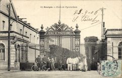 CPA Militaria Ecole de Pyrotechnie Bourges 