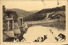 CPA Electricite Les grands travaux de la Truyere Barrage de Sarrans vu d'amont et les evacuations de crue