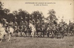 CPA Ecole Centenaire de l'Ecole de Saint Cyr le defile de l'escadron Militaria