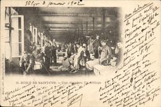 CPA Ecole de Saint Cyr Une chambre Un defilage Militaria