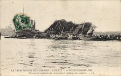 CPA Bateau La catastrophe du cuirasse Liberte Travaux de recherche des survivants et repechage des cadavres 