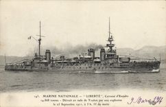 CPA Bateau Liberte Cuirasse d'escadre Detruit en rade de Toulon par une explosion 