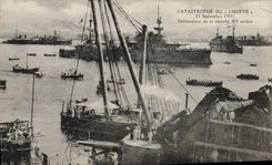 CPA Bateau Catastrophe du Liberte Deblaiement de la tourelle 305 arriere 