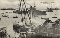 CPA Bateau Catastrophe du Liberte Deblaiement de la tourelle 305 arriere 