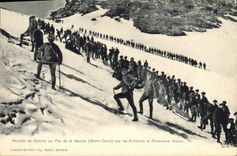 CPA Militaria Chasseurs alpins Montee de canons au Pas de la Beccia Mont Cenis par les artilleurs et chasseurs alpins