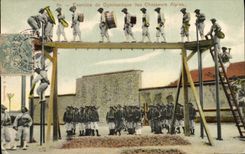 CPA Militaria Chasseurs alpins Exercice de gymnastique 