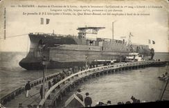 CPA Bateau St Nazaire Ateliers et chantiers de la Loire Apres le lancement Le cuirasse de 1er rang Liberte a l'estacade 