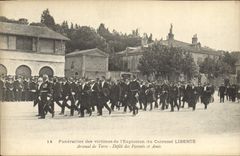 CPA Bateau Funerailles des victimes de l'explosion du cuirasse Liberte Arsenal de terre Defile des parents et amis