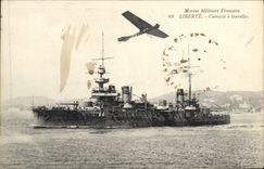 CPA Bateau Liberte Cuirasse a tourelles Avion Aviation
