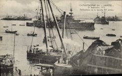 CPA Bateau Catastrophe du Liberte Deblaiement de la tourelle 305 arriere