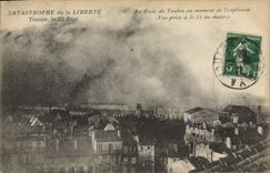 CPA Bateau Catastrophe du Liberte La rade de Toulon au moment de l'explosion 