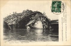 CPA Bateau Catastrophe du Liberte La Liberte Cuirasse de 15000 tonnes apres l'explosion