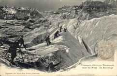 CPA Militaria Chasseurs Alpins en manoeuvres dans les Alpes Un sauvetage