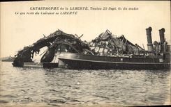 CPA Bateau Catastrophe du Liberte Ce qui reste du Liberte 