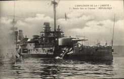 CPA Bateau L'explosion du Liberte Breche faite au cuirasse Republique